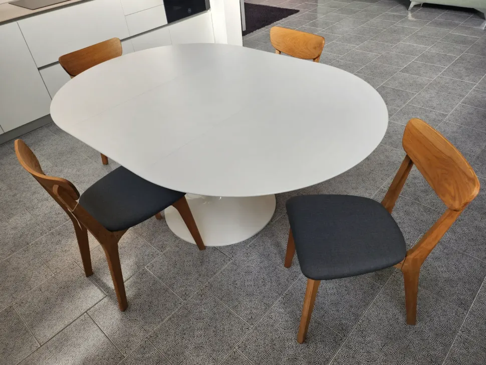 Sedia modello V922 di Artigianale a prezzo riservato