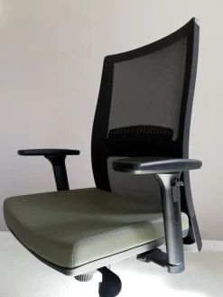 Sedia operativa in ecopelle Hello rete + 2 sedie visitatore Las mobili con forte sconto