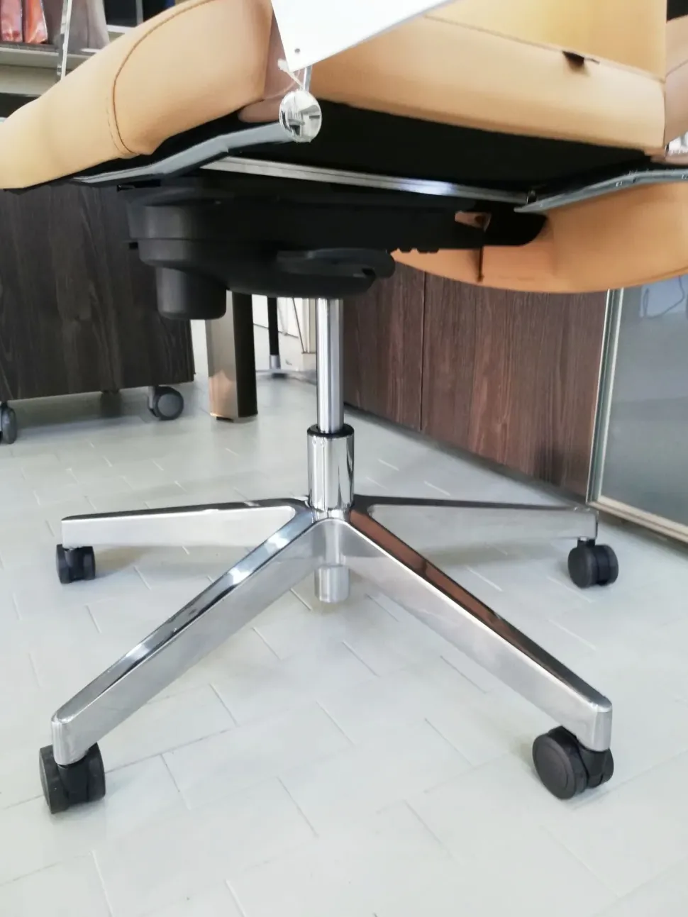 Sedia operativa in ecopelle Athena direzionale + 2 sedie slitta Las mobili con forte sconto