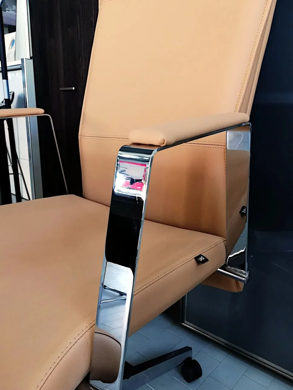 Sedia operativa in ecopelle Athena direzionale + 2 sedie slitta Las mobili con forte sconto