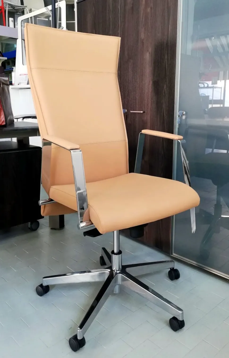 Sedia operativa in ecopelle Athena direzionale + 2 sedie slitta Las mobili con forte sconto