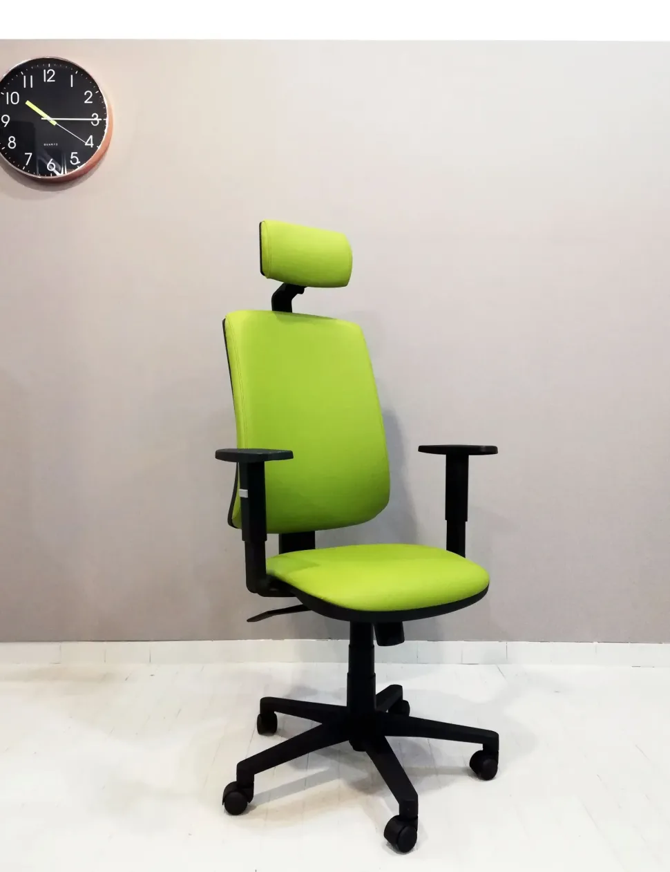 Sedia operativa Mask schienale alto + 2 sedie attesa in ecopelle Collezione esclusiva a prezzo Outlet