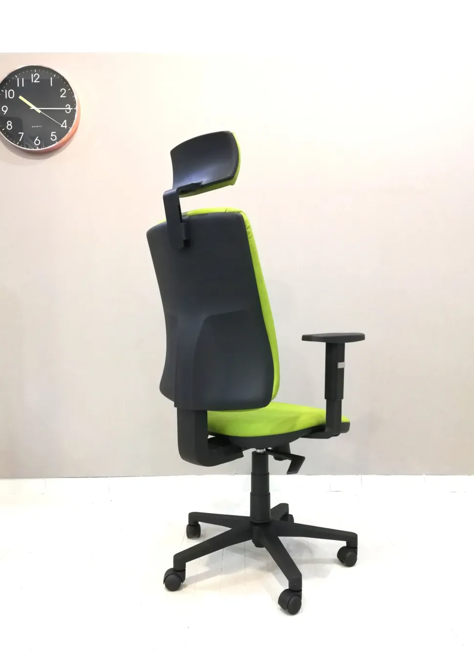 Sedia operativa Mask schienale alto + 2 sedie attesa in ecopelle Collezione esclusiva a prezzo Outlet