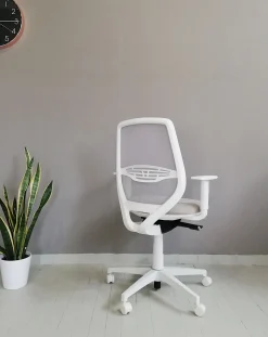 Sedia operativa modello Cast rete full white in altro ad un prezzo davvero conveniente