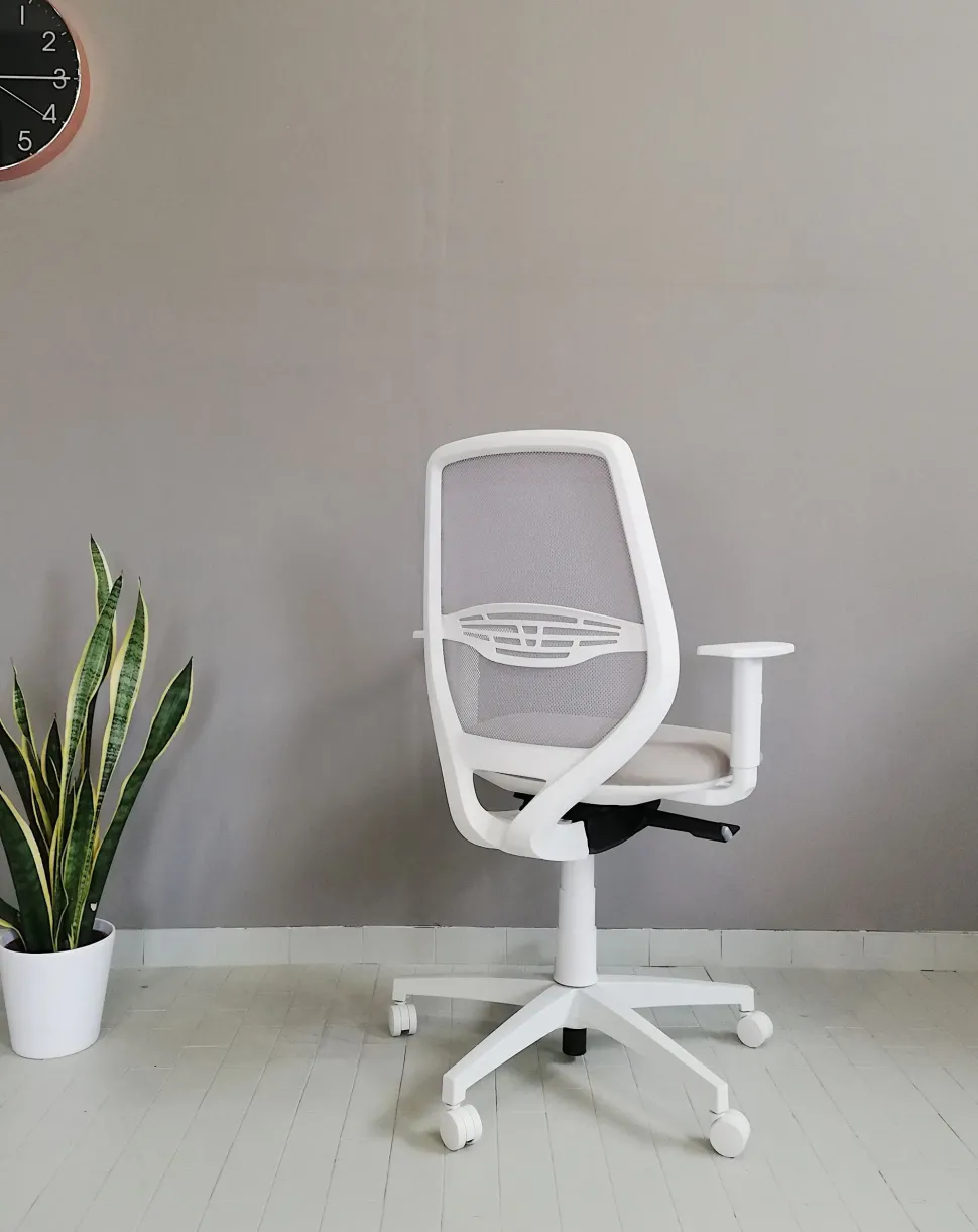 Sedia operativa modello Cast rete full white in altro ad un prezzo davvero conveniente