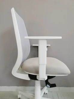Sedia operativa modello Cast rete full white in altro ad un prezzo davvero conveniente
