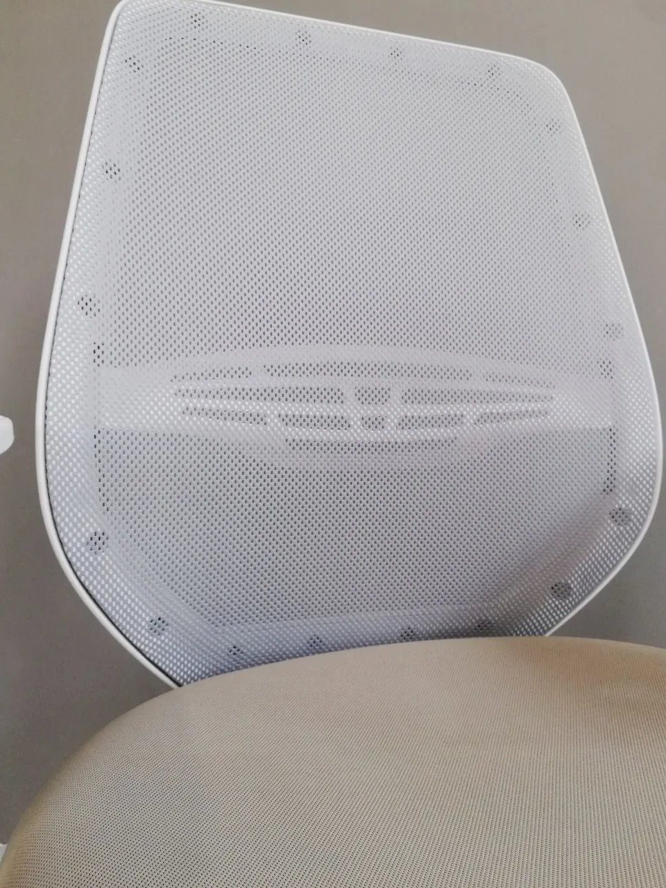 Sedia operativa modello Cast rete full white in altro ad un prezzo davvero conveniente