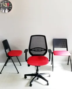 Sedia operativa modello Cast rete + 2 sedie attesa in ecopelle ad un prezzo speciale