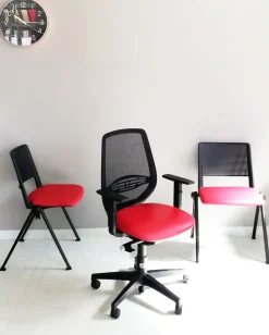 Sedia operativa modello Cast rete + 2 sedie attesa in ecopelle ad un prezzo speciale