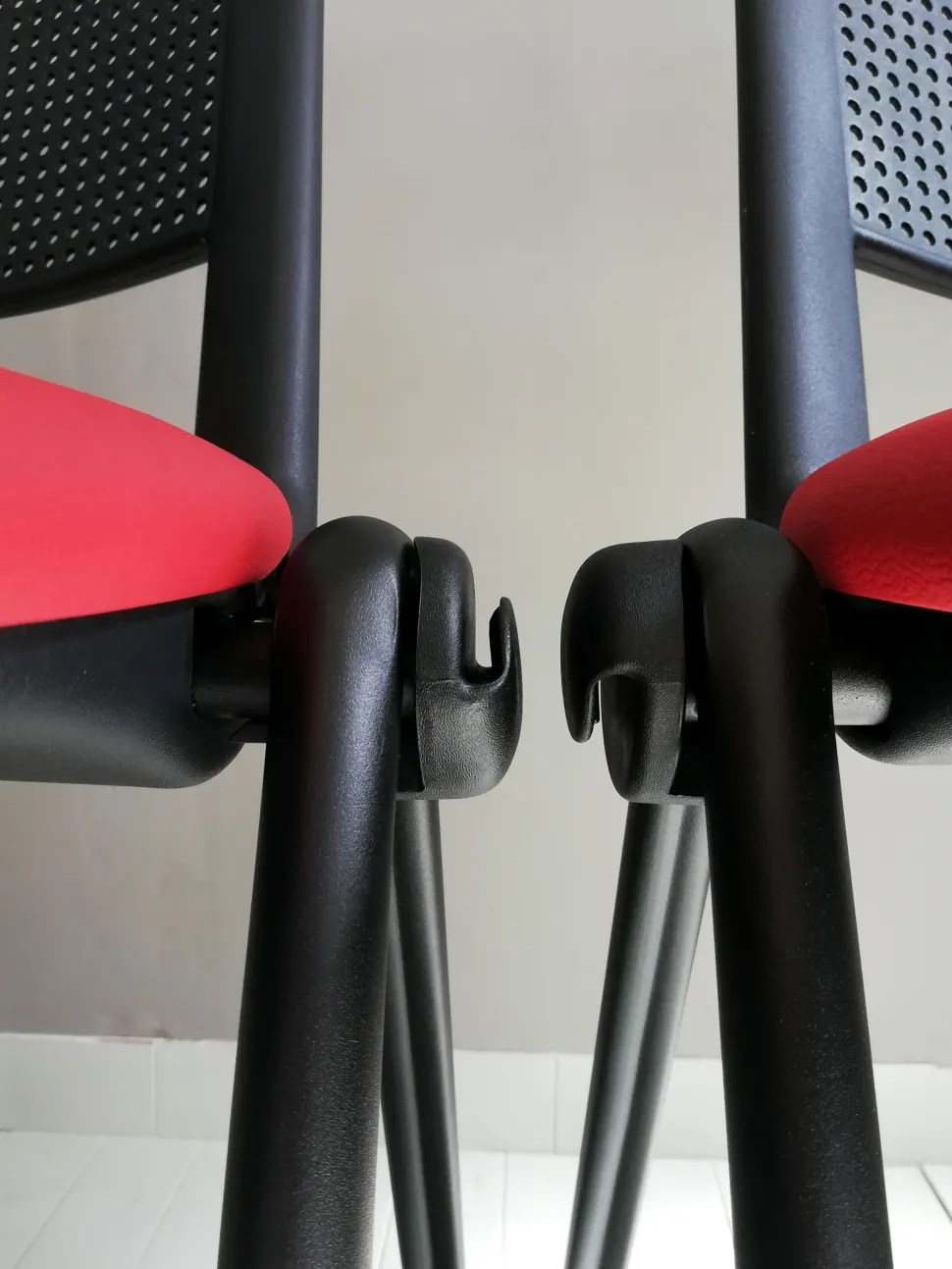 Sedia operativa modello Cast rete + 2 sedie attesa in ecopelle ad un prezzo speciale