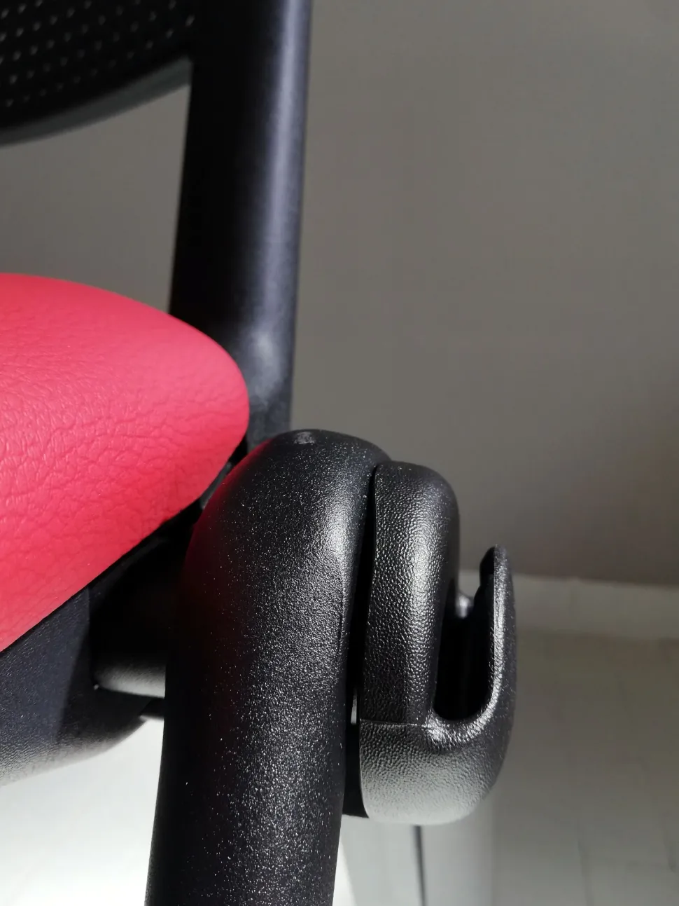 Sedia operativa modello Cast rete + 2 sedie attesa in ecopelle ad un prezzo speciale