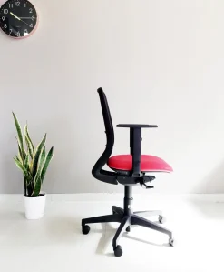 Sedia operativa modello Cast rete + 2 sedie attesa in ecopelle ad un prezzo speciale