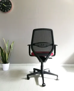 Sedia operativa modello Cast rete + 2 sedie attesa in ecopelle ad un prezzo speciale