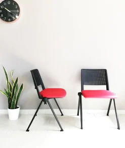 Sedia operativa modello Cast rete + 2 sedie attesa in ecopelle ad un prezzo speciale