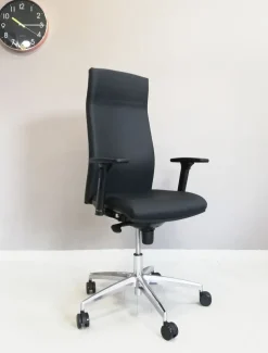 Sedia operativa modello Direzionale sky + 2 sedie attesa in ecopelle ad un prezzo esclusivo