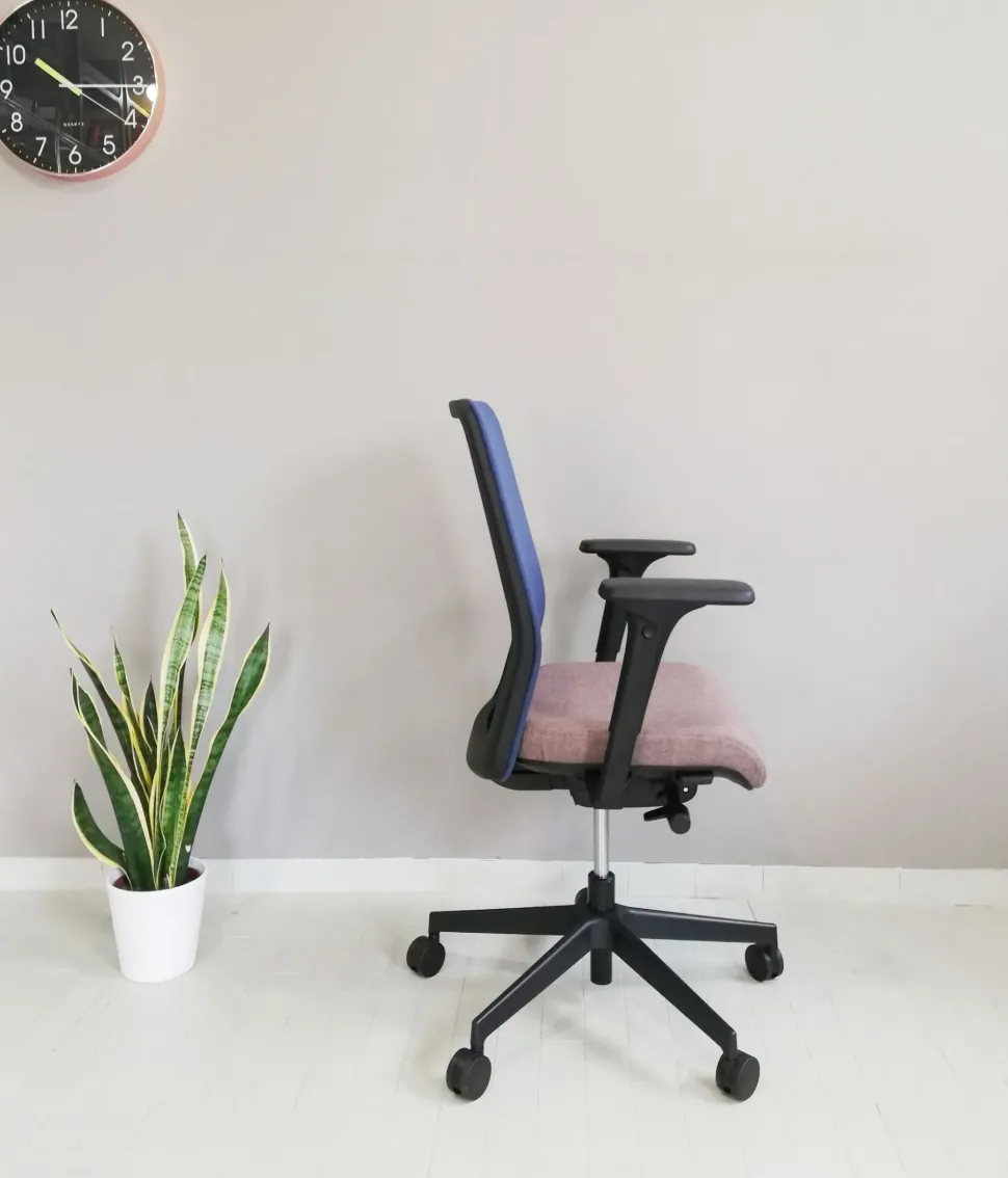 Sedia operativa modello Essai rete - rivestimento tessuto in altro ad un prezzo esclusivo