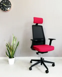 Sedia operativa modello Rassegna rete con poggiatesta in altro ad un prezzo davvero conveniente