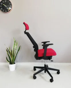 Sedia operativa modello Rassegna rete con poggiatesta in altro ad un prezzo davvero conveniente