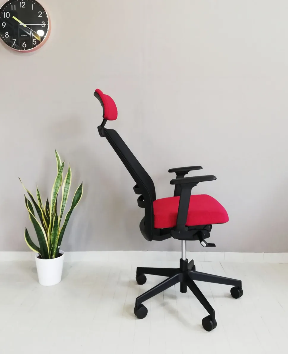 Sedia operativa modello Rassegna rete con poggiatesta in altro ad un prezzo davvero conveniente