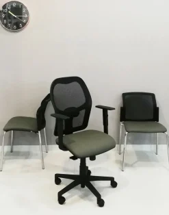 Sedia operativa modello Sistema rete + 2 sedie in ecopelle ad un prezzo speciale