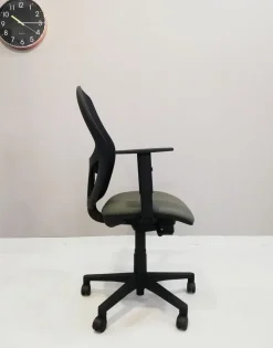 Sedia operativa modello Sistema rete + 2 sedie in ecopelle ad un prezzo speciale