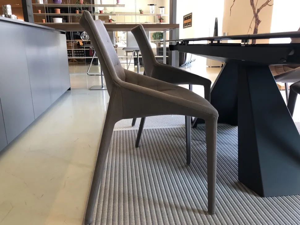 Sedia poltroncina Outline Molteni & c a prezzo ribassato