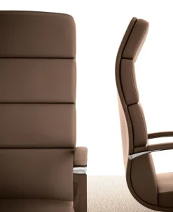 Sedia Scena per ufficio realizzata in pelle scontata del 30%