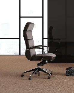 Sedia Scena per ufficio realizzata in pelle scontata del 30%