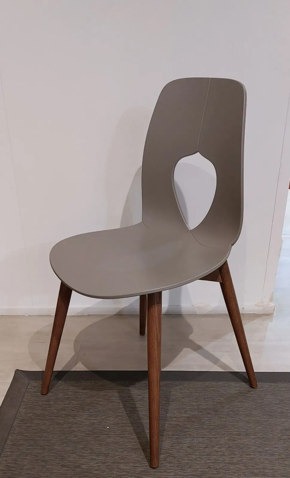 Sedia senza braccioli Hole wood di Tonin casa in Offerta Outlet