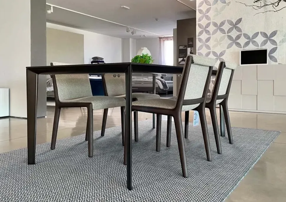 Sedia senza braccioli Janet di Molteni & c a prezzo ribassato