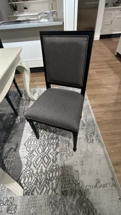 Sedia senza braccioli Sedia classica  di Dialma brown a prezzo Outlet