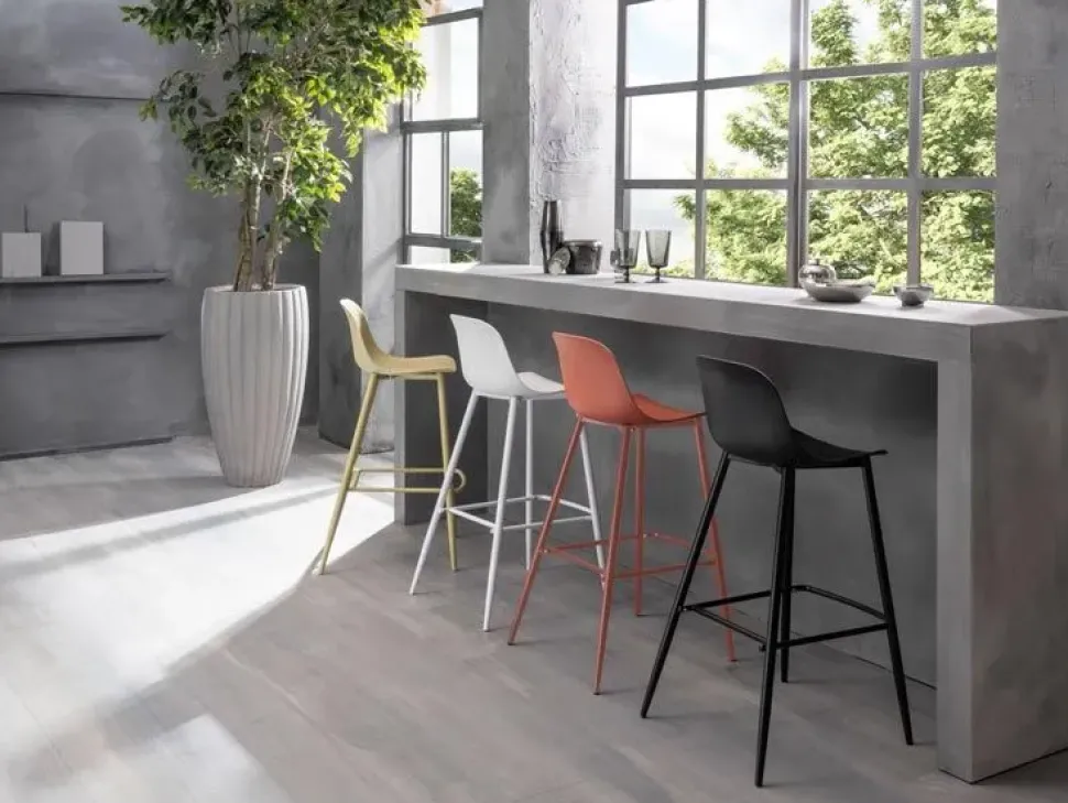 Sgabello 01 Artigianale: pratico, senza braccioli, di qualità.