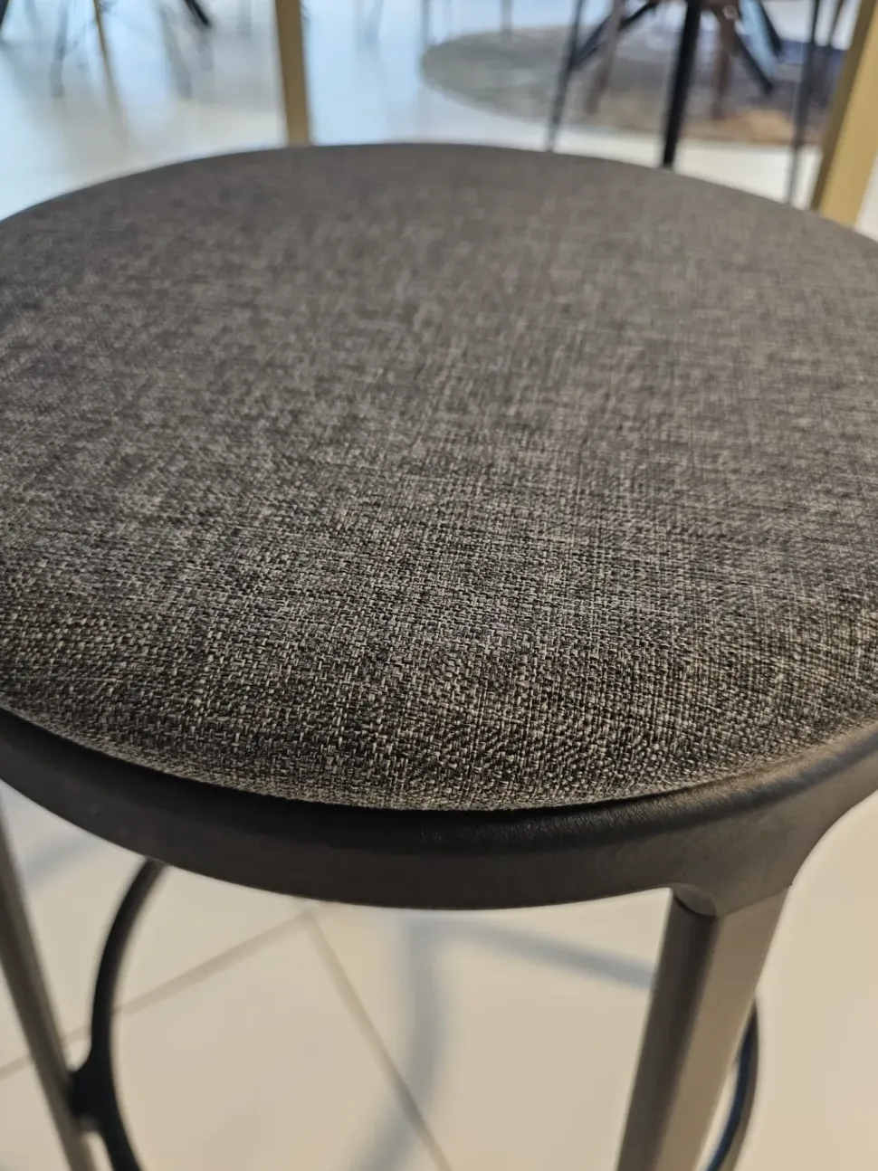 Sgabello con 4 gambe Round Infiniti a prezzi outlet