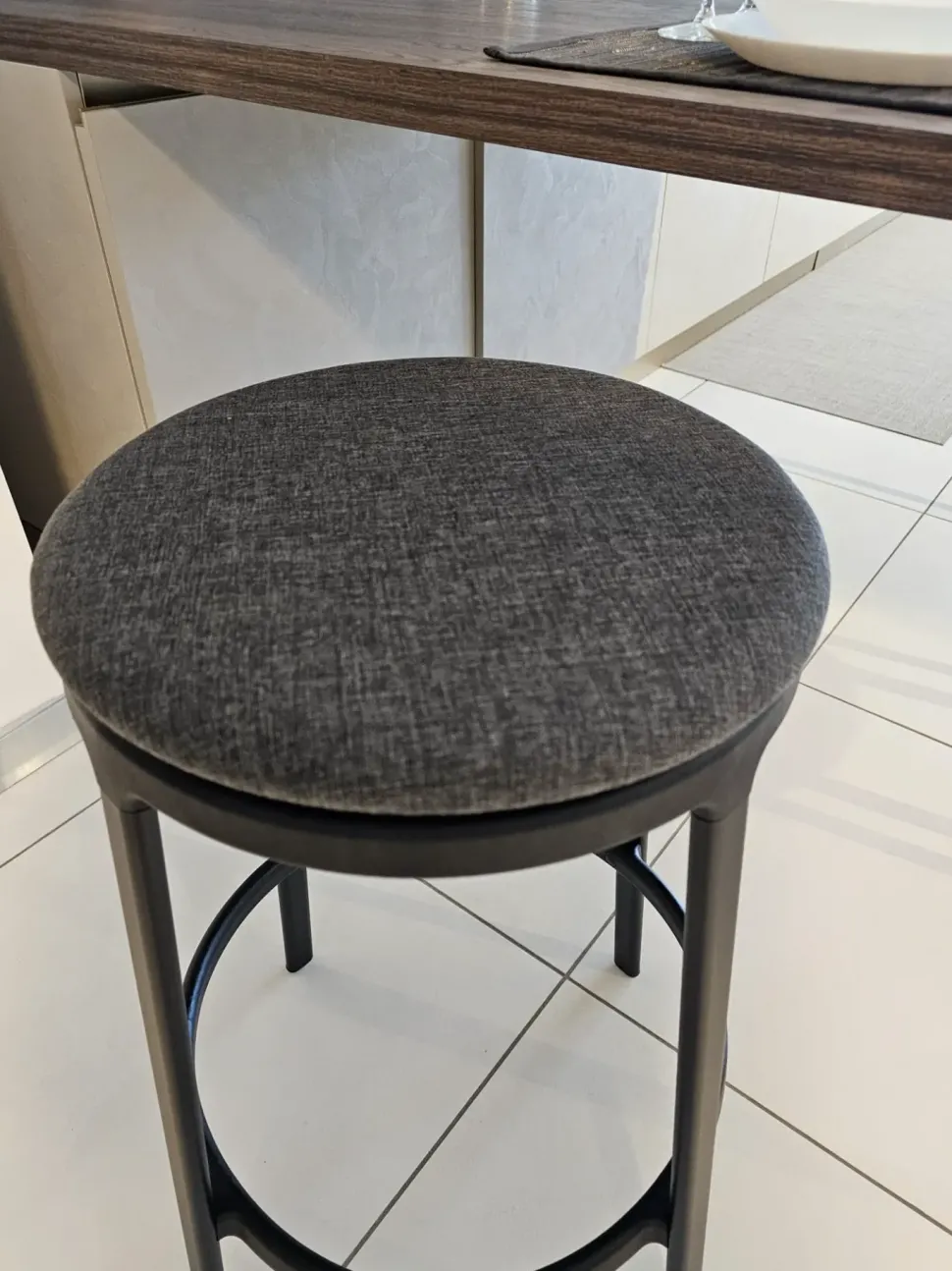 Sgabello con 4 gambe Round Infiniti a prezzi outlet