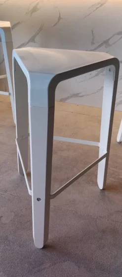 Sgabello con 4 gambe Sgabello picapau infiniti Infiniti a prezzi convenienti