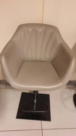 Sgabello con base centrale Nemo Ozzio con forte sconto