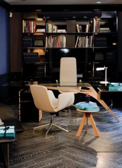 Sgabello con base centrale Giotto Zanotta a prezzi convenienti