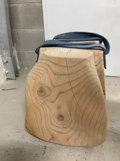 Sgabello Mondana Riva 1920 con base centrale a prezzo scontato