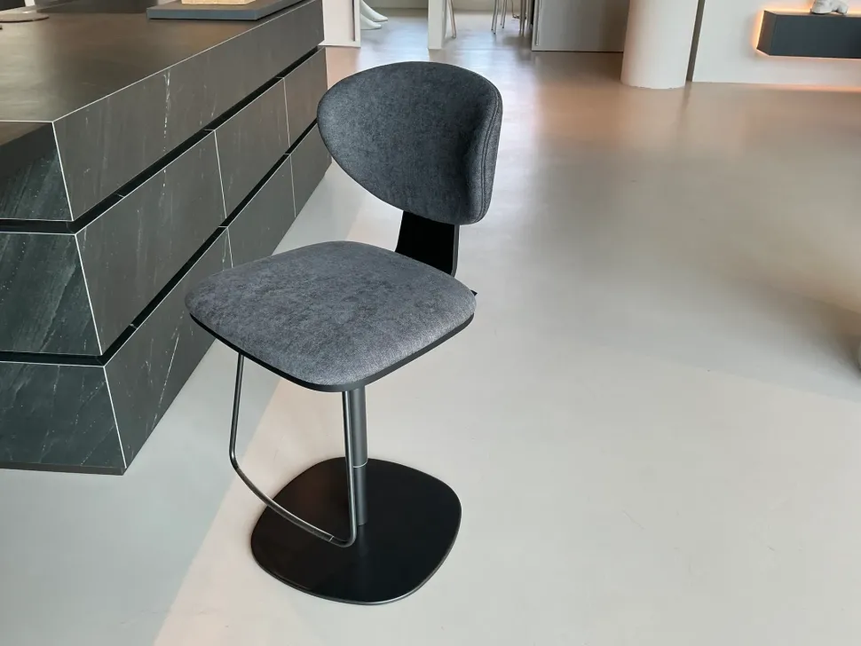 Sgabello Olos too Bonaldo con base centrale convenienti