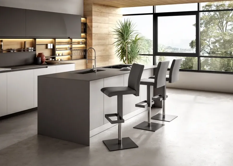 Sgabello regolabile in altezza Tokyo Easyline a prezzo ribassato