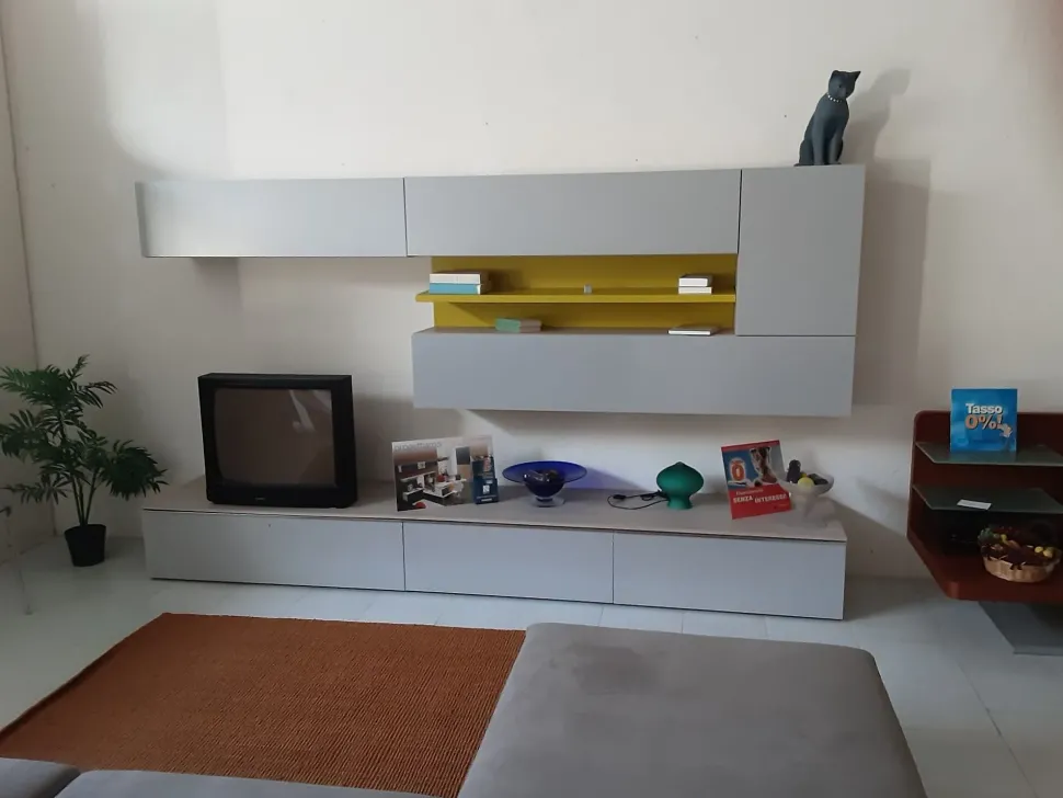 Soggiorno completo Duebi di Novamobili in stile design in offerta
