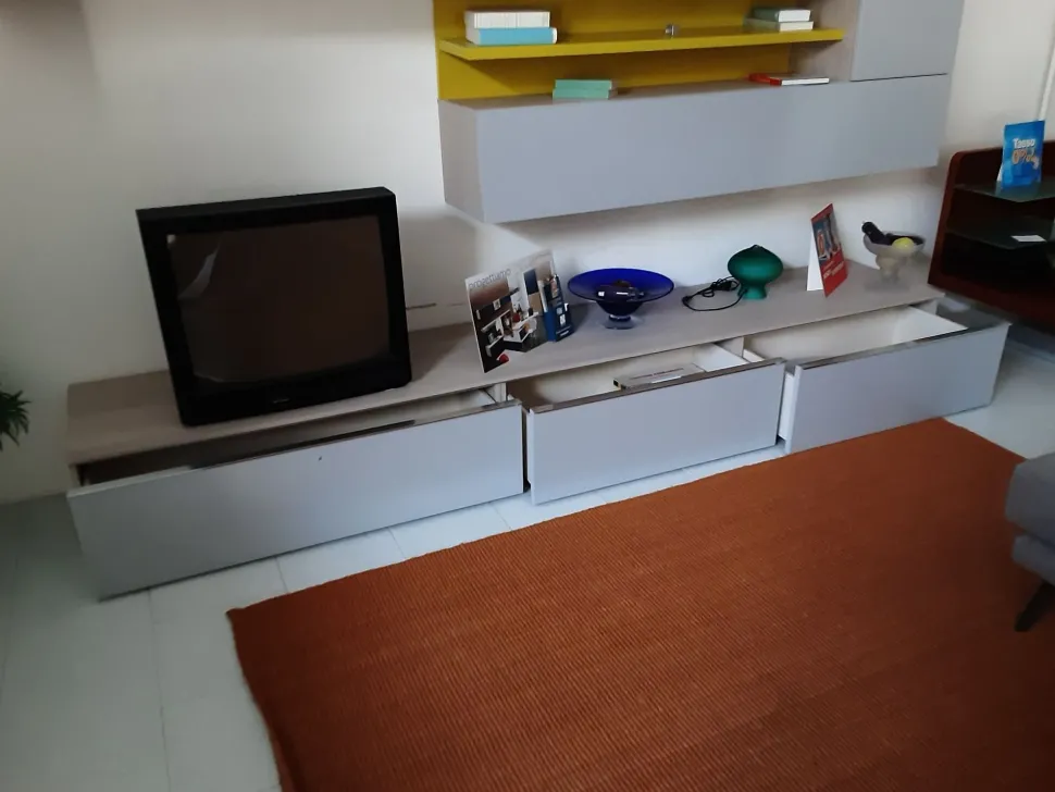 Soggiorno completo Duebi di Novamobili in stile design in offerta