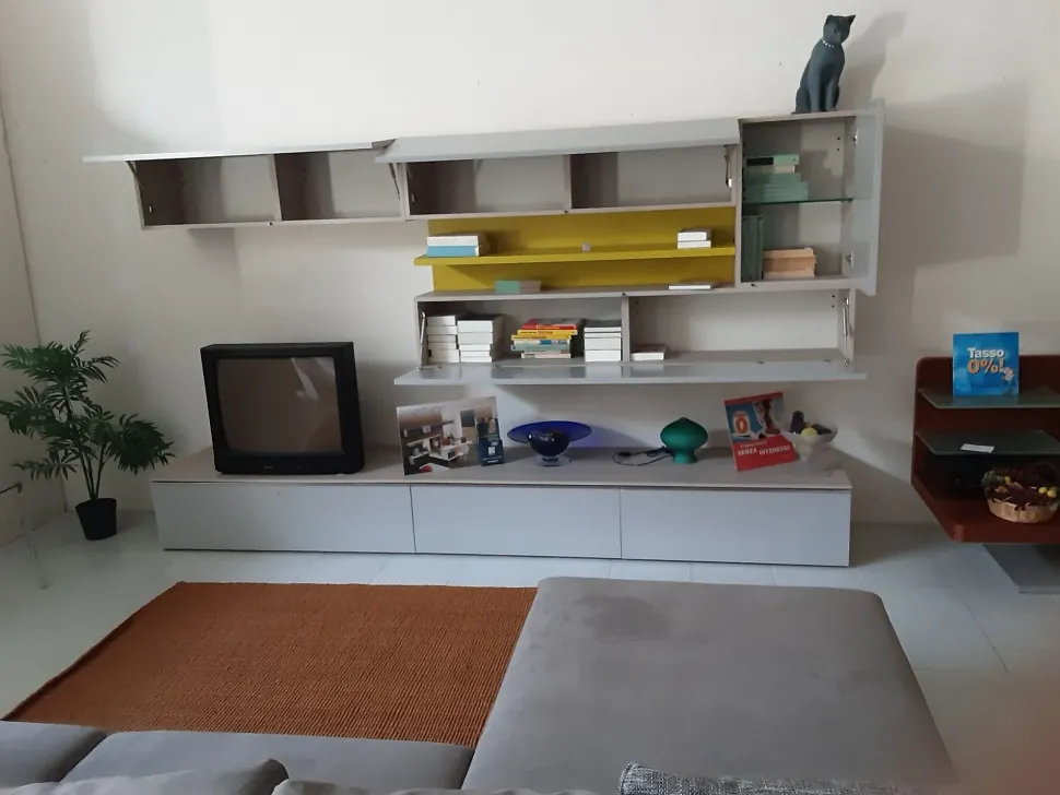 Soggiorno completo Duebi di Novamobili in stile design in offerta
