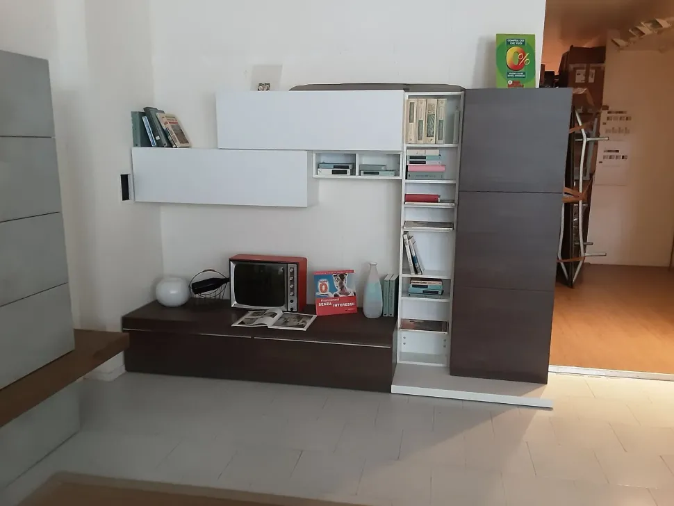 Soggiorno completo Duebi di Novamobili in laminato materico in Offerta Outlet
