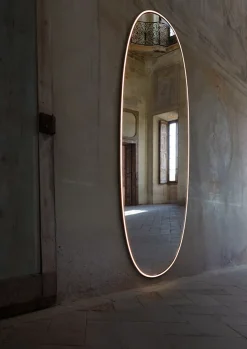 Specchiera La plus belle di Flos a prezzi ribassati