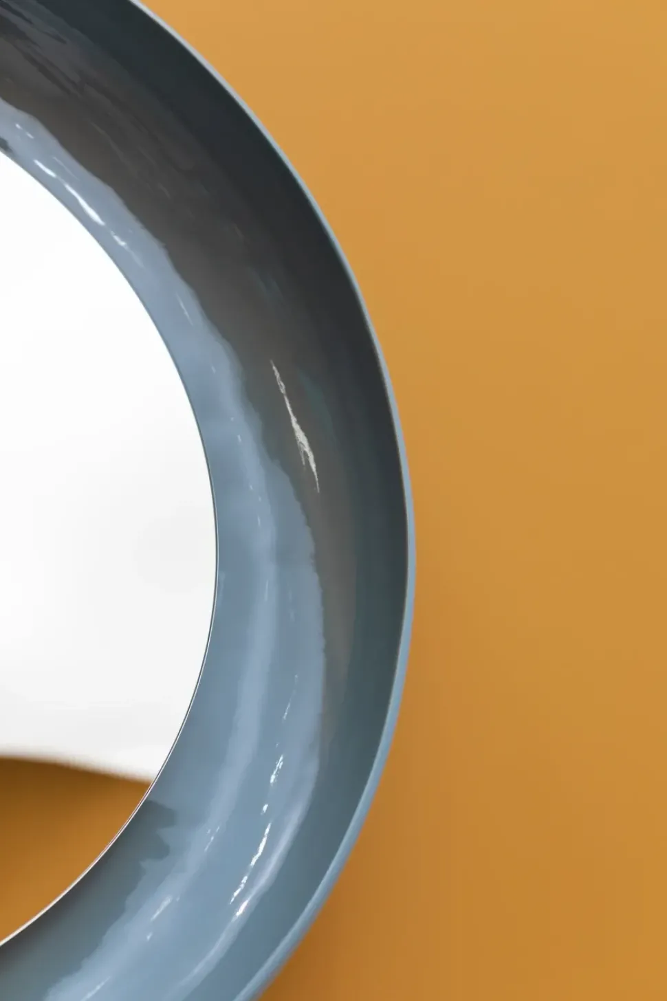 Specchiera modello Coque di Miniforms con forte sconto