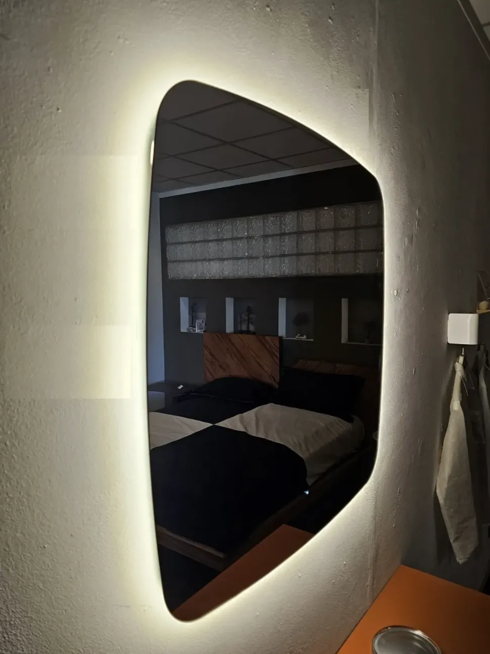 Specchiera modello Riflesso di Adok con forte sconto