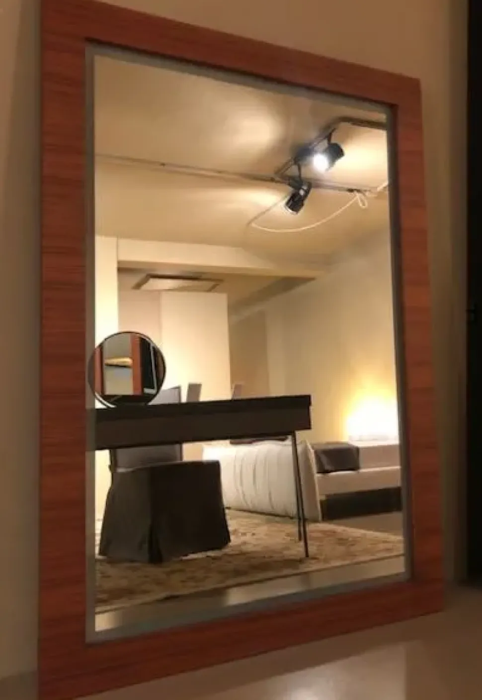 Specchiera Tokyo Halifax in legno a prezzo Outlet