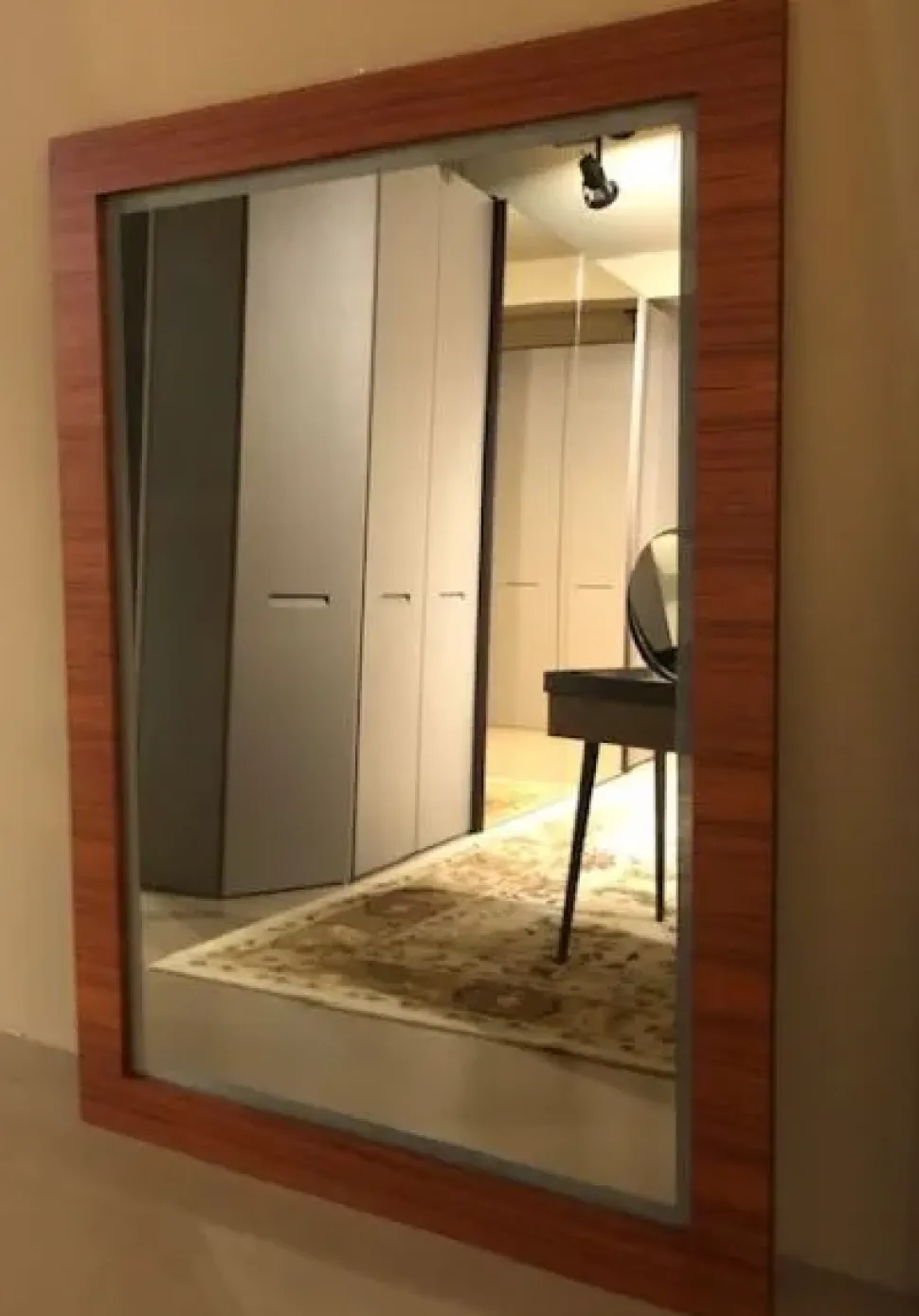 Specchiera Tokyo Halifax in legno a prezzo Outlet