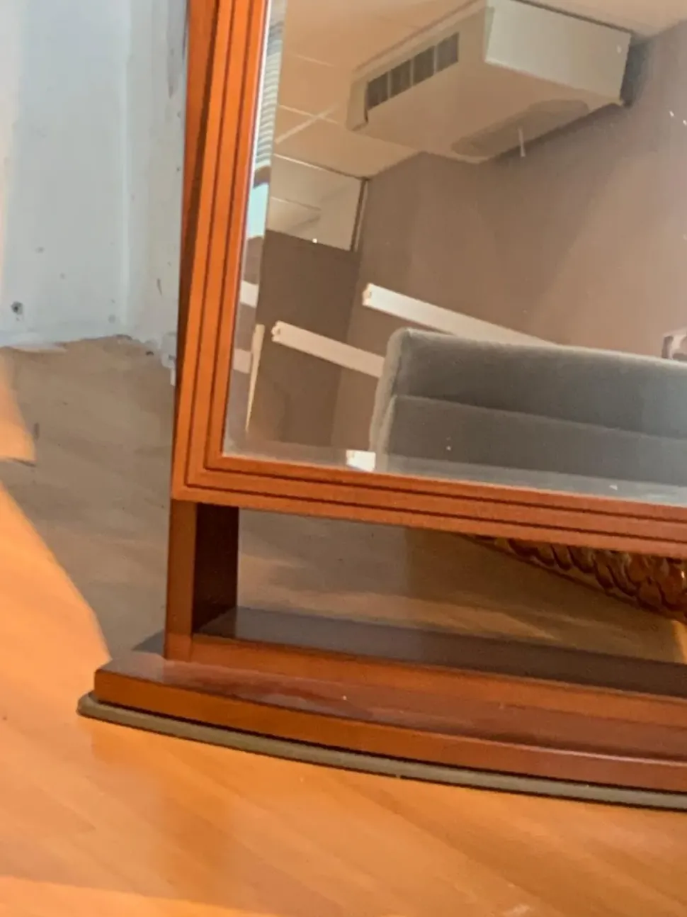 Specchio classico Specchiera reclinabile in noce di Artigianale a prezzo scontato